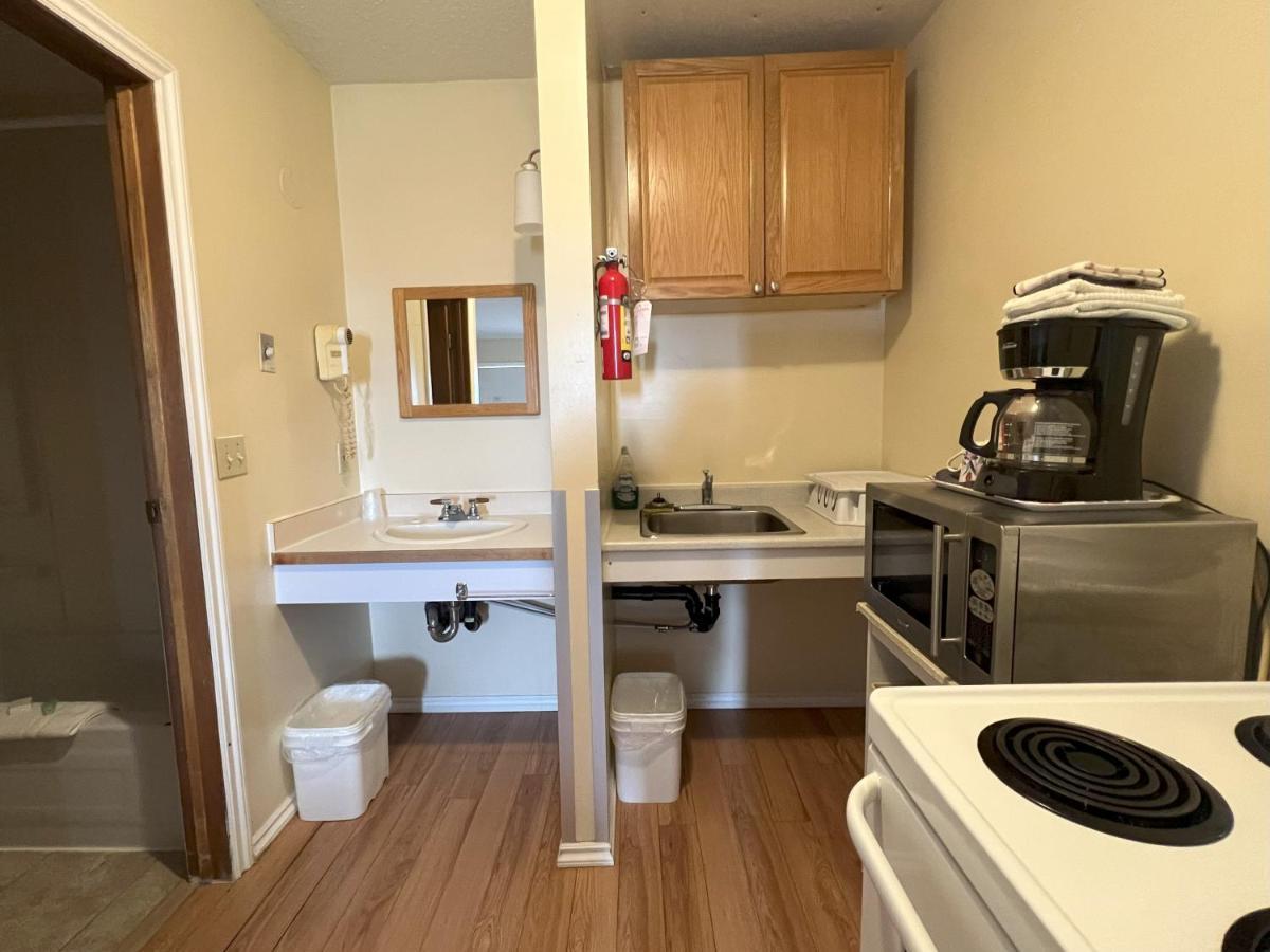 Vanderhoof Hillview Motel מראה חיצוני תמונה