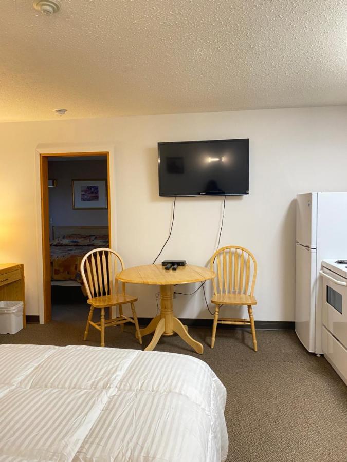 Vanderhoof Hillview Motel מראה חיצוני תמונה